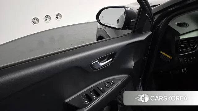 Kia Stonic 2018 Серый из Кореи, фото 3