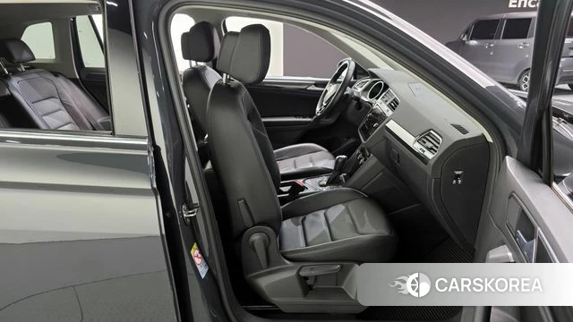 Volkswagen Tiguan second Generation 2020 Серый из Кореи, фото 3