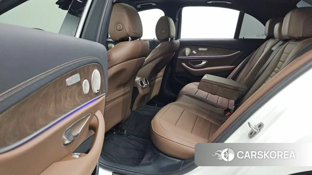 Mercedes-Benz E-Class W213 2023 Белый из Кореи, фото 3