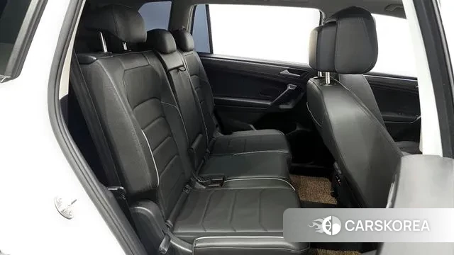 Volkswagen Tiguan Allspace 2023 Белый из Кореи, фото 3