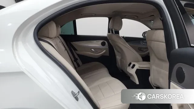 Mercedes-Benz E-Class W213 2018 Белый из Кореи, фото 3