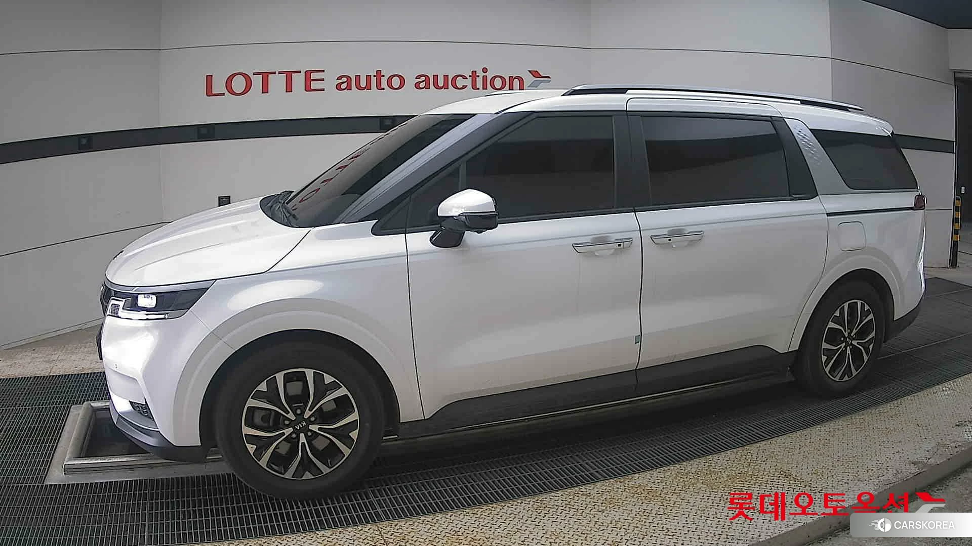 Kia Carnival 2021 Snow White Pearl (optional) из Кореи, фото 3