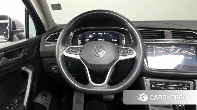 Volkswagen Tiguan Allspace 2023 Черный из Кореи, фото 3