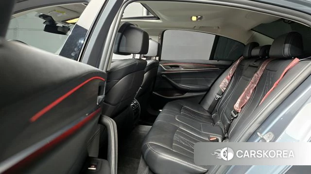 BMW 5 Series (G30) 2018 Серебристо-серый из Кореи, фото 3