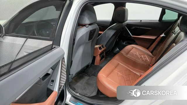 BMW i5 (G60) 2023 Белый из Кореи, фото 3