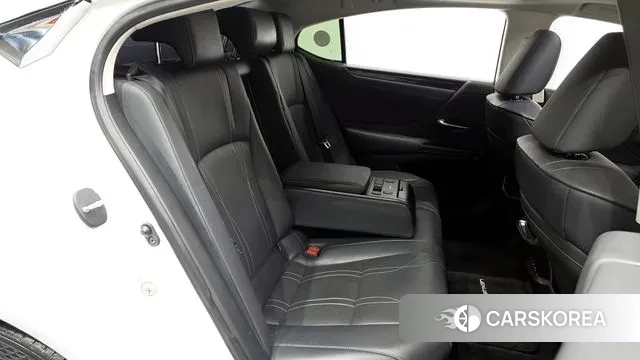 Lexus ES300h 7th generation 2019 Белый из Кореи, фото 3