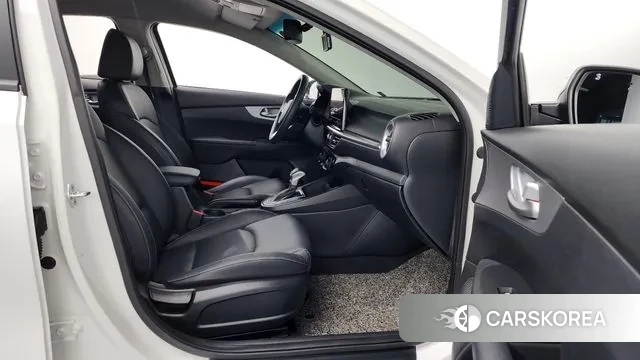 Kia The New K3 2nd generation 2022 Белый из Кореи, фото 3