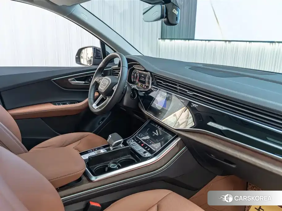 Audi Q7 2025 Черный из Китая, фото 3
