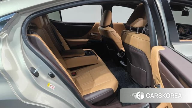 Lexus ES300h 7th generation 2019 Песочный из Кореи, фото 3