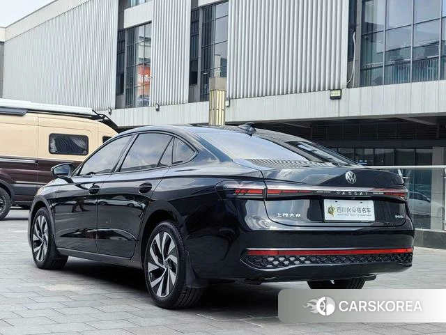 Volkswagen Passat 2025 Черный из Китая, фото 3