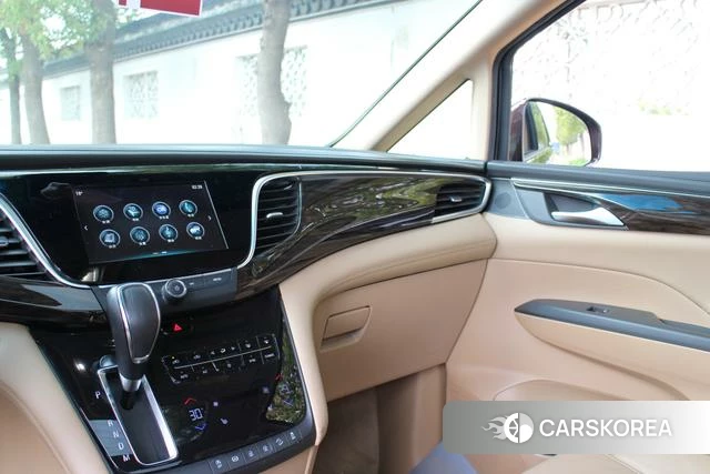 Buick GL8 2018 Коричневый из Китая, фото 3