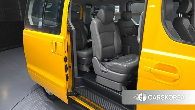 Hyundai The New Grand Starex 2018 Желтый из Кореи, фото 3