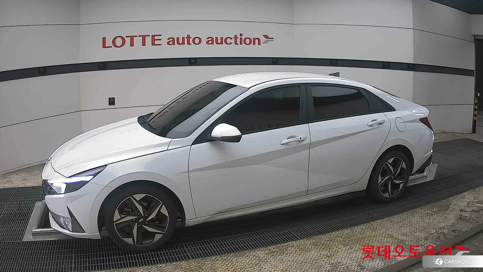 Hyundai Avante 2021 Polar White из Кореи, фото 3