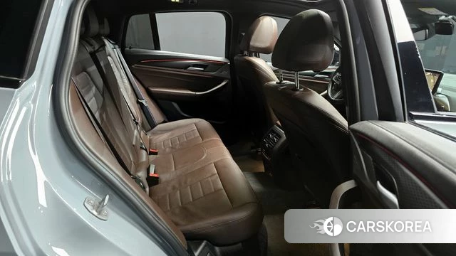 BMW X4 (G02) 2022 Светло-серебряный цвет из Кореи, фото 3