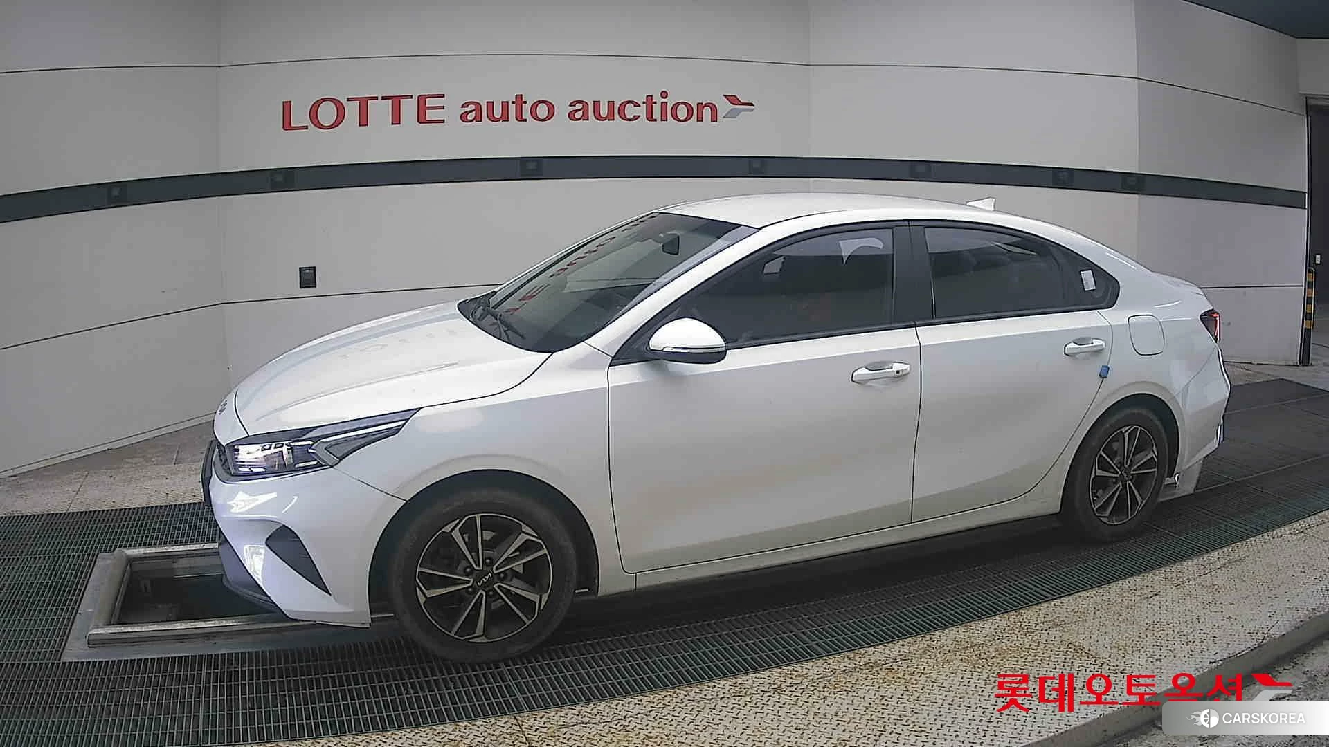 Kia K3 2022 Snow White Pearl из Кореи, фото 3