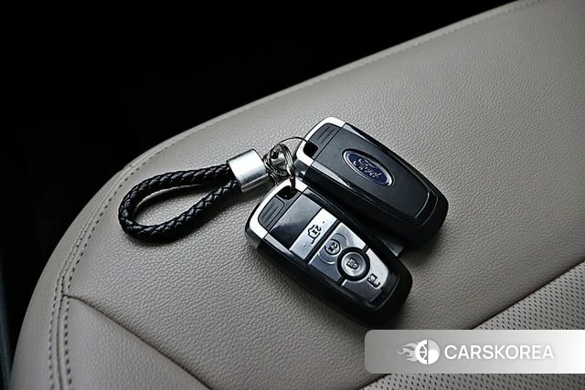 Ford Explorer 6th Generation 2023 Белый из Кореи, фото 3