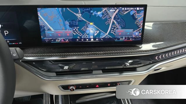 BMW X7 (G07) 2025 Светло-серебряный цвет из Кореи, фото 3