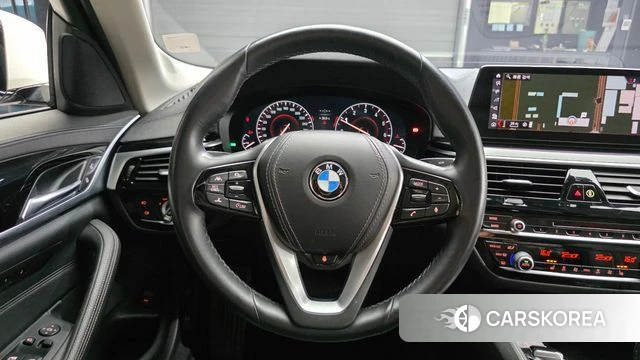 BMW 5 Series (G30) 2019 Белый из Кореи, фото 3