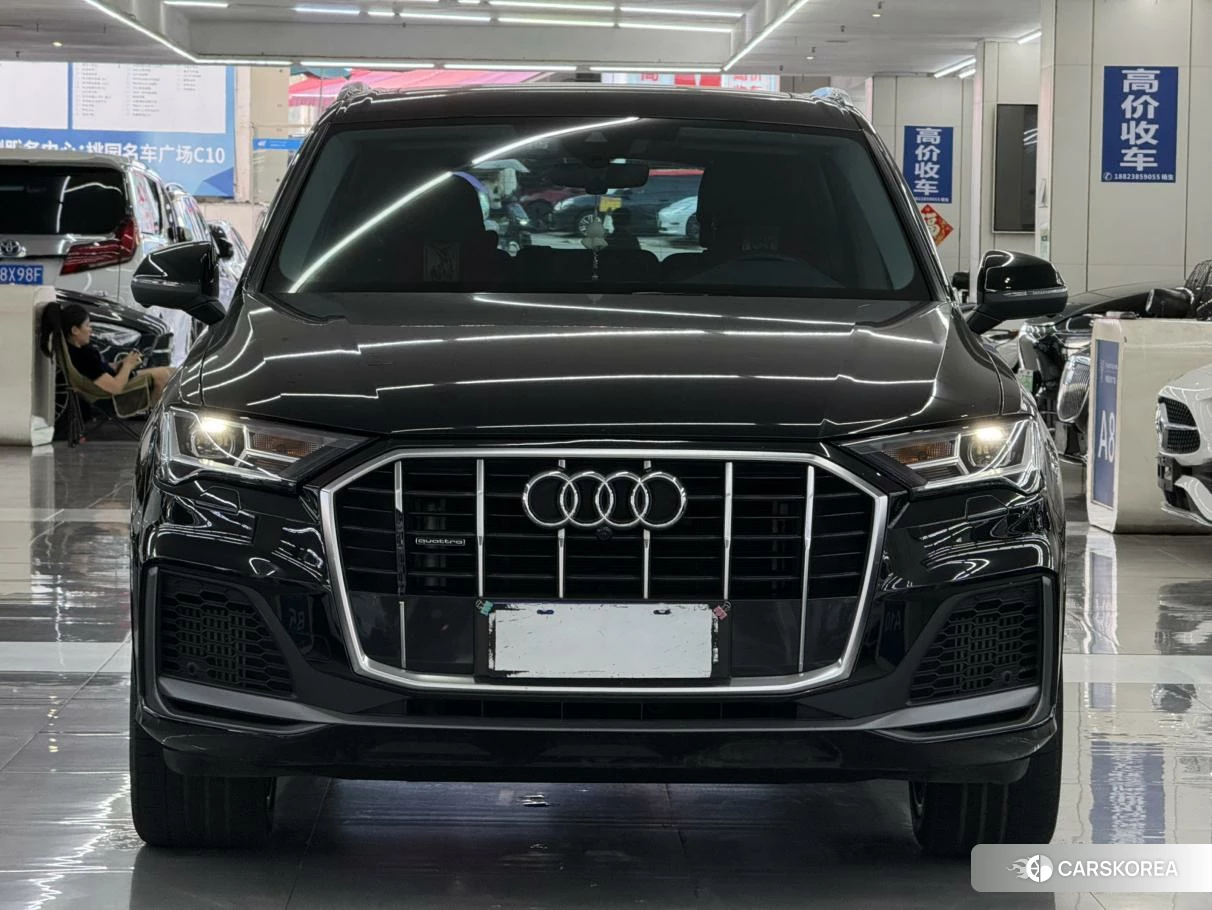 Audi Q7 2021 Черный из Китая, фото 3