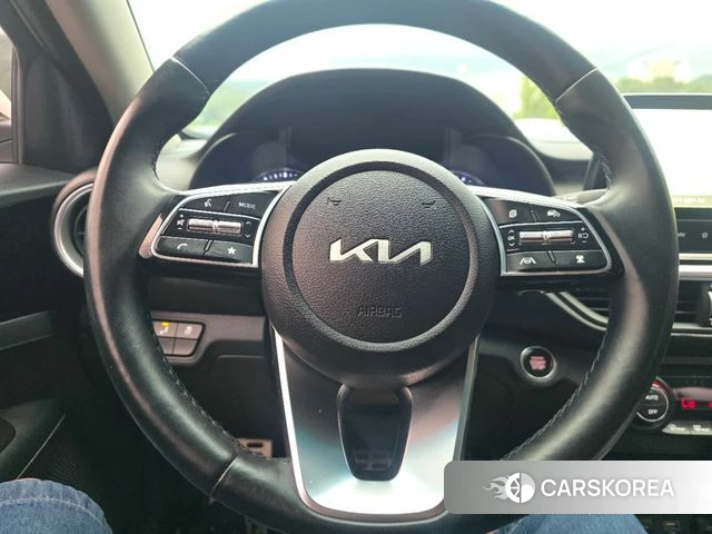 Kia The New K3 2nd generation 2023 Белый из Кореи, фото 3