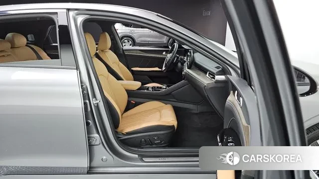 Kia K5 3rd generation 2023 Серебряный из Кореи, фото 3