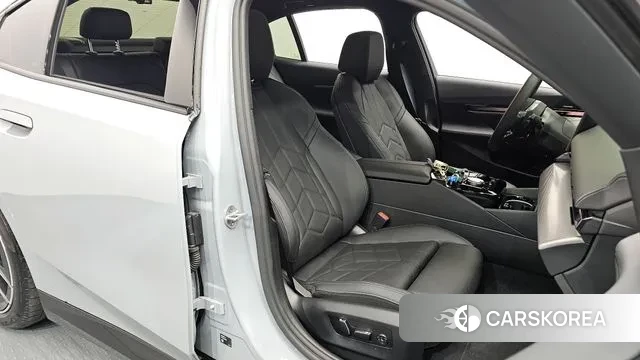 BMW 5 Series (G60) 2025 Серебряный из Кореи, фото 3