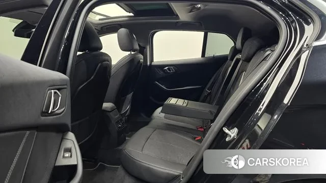 BMW 1 Series (F40) 2024 Черный из Кореи, фото 3