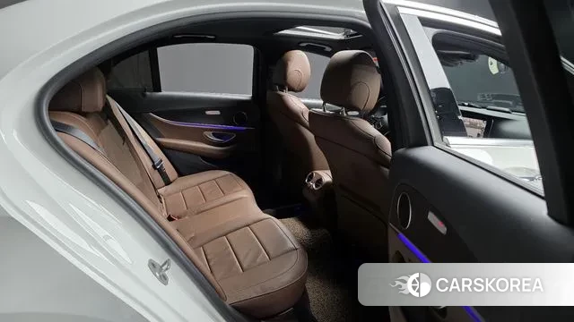 Mercedes-Benz E-Class W213 2022 Белый из Кореи, фото 3