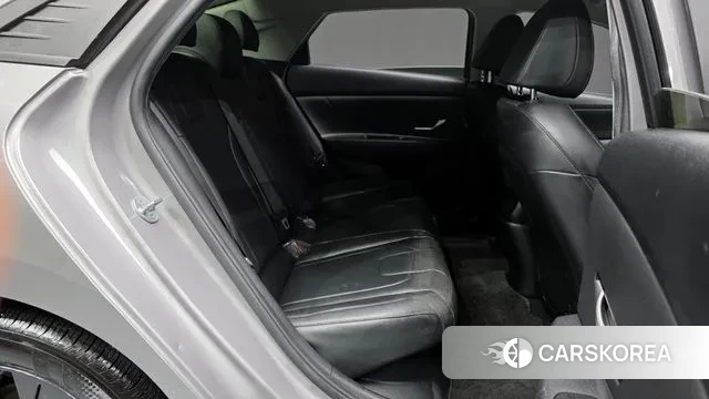 Hyundai Avante Hybrid (CN7) 2021 Серебристо-серый из Кореи, фото 3