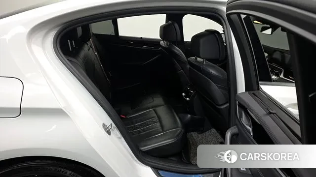 BMW 5 Series (G30) 2019 Белый из Кореи, фото 3