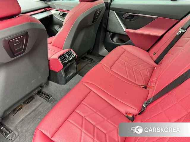 BMW 5 series (imported) 2025 Серебристо-серый из Китая, фото 3