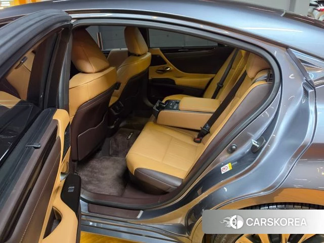 Lexus ES300h 7th generation 2019 Серый из Кореи, фото 3