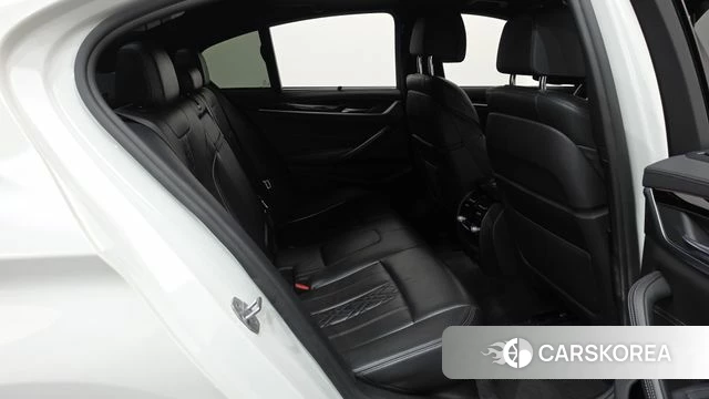 BMW 5 Series (G30) 2018 Белый из Кореи, фото 3