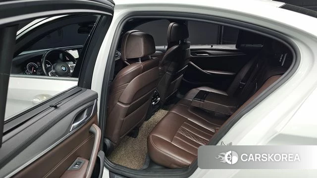 BMW 5 Series (G30) 2019 Белый из Кореи, фото 3