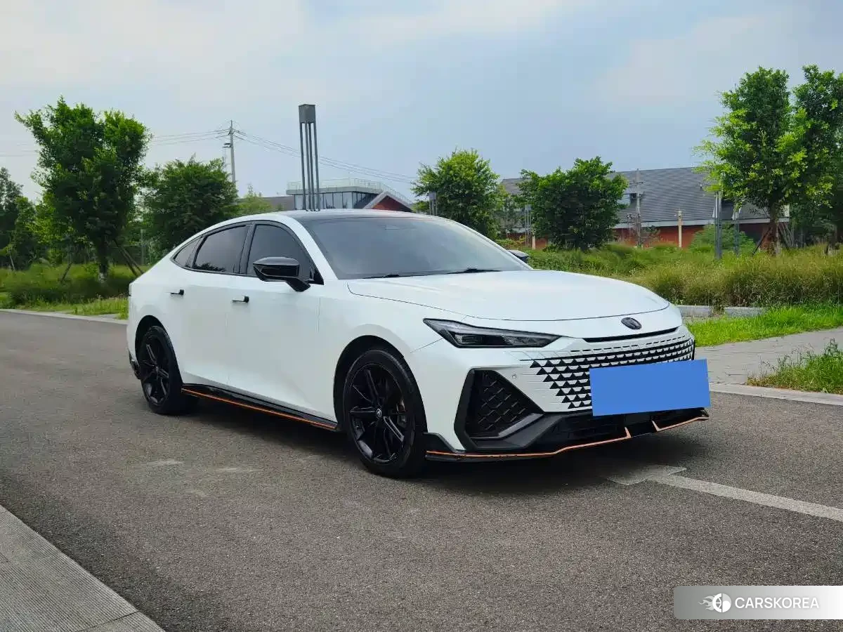 Chang'an UNI-V 2024 Белый из Китая, фото 3