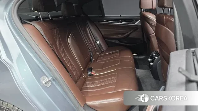 BMW 5 Series (G30) 2019 Светло-серебряный цвет из Кореи, фото 3