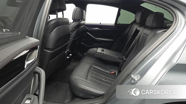 BMW 5 Series (G30) 2022 Серебристо-серый из Кореи, фото 3