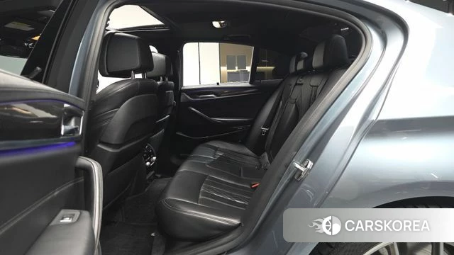 BMW 5 Series (G30) 2018 Серебристо-серый из Кореи, фото 3