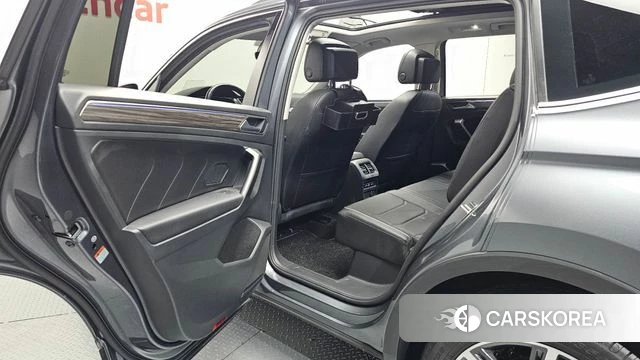 Volkswagen Tiguan Allspace 2023 Серый из Кореи, фото 3
