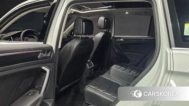 Volkswagen Tiguan second Generation 2022 Белый из Кореи, фото 3