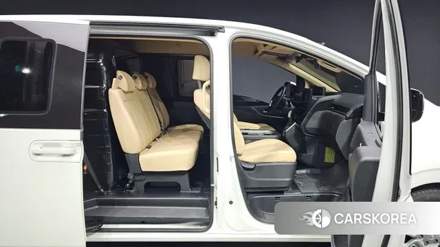 Hyundai Staria 2023 Белый из Кореи, фото 3