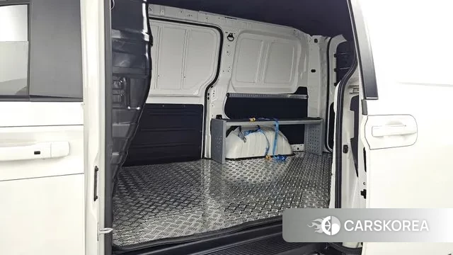 Hyundai Staria 2023 Белый из Кореи, фото 3