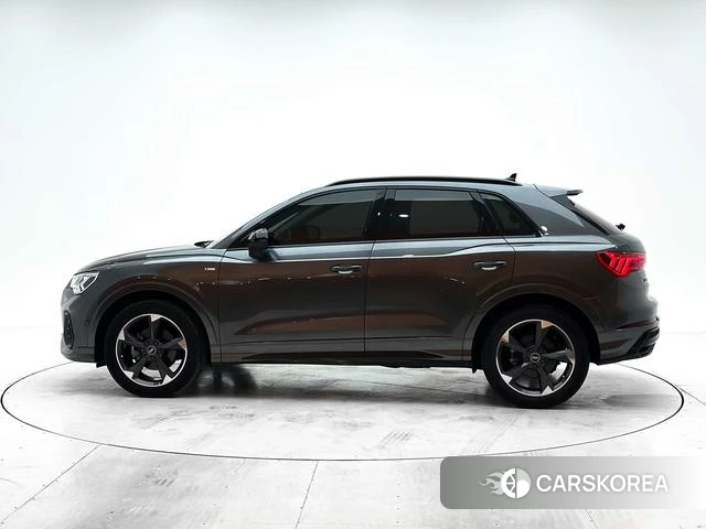 Audi Q3 2021 Темно-серый из Китая, фото 3