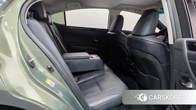 Lexus ES300h 7th generation 2018 Зеленый из Кореи, фото 3