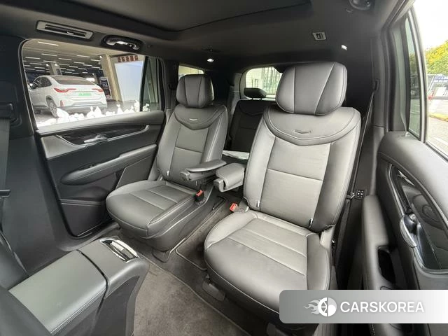 Cadillac XT6 2026 Серебристо-серый из Китая, фото 3
