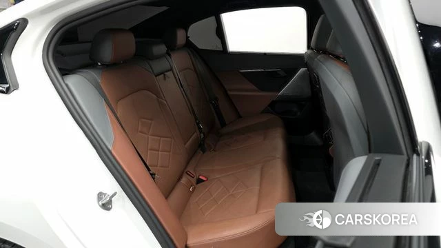 BMW 5 Series (G60) 2023 Белый из Кореи, фото 3