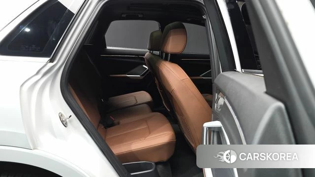 Audi Q3 (F3) 2022 Белый из Кореи, фото 3