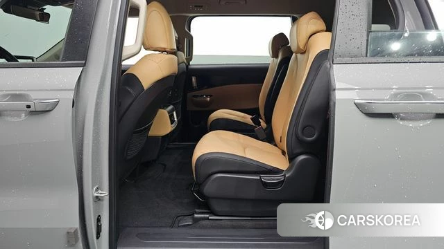 Kia Carnival 4th generation 2023 Серебристо-серый из Кореи, фото 3