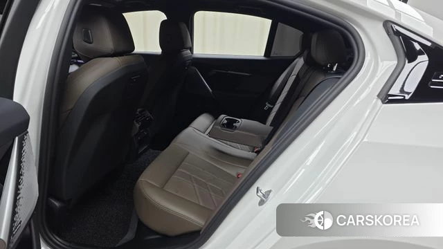 BMW 5 Series (G60) 2025 Белый из Кореи, фото 3