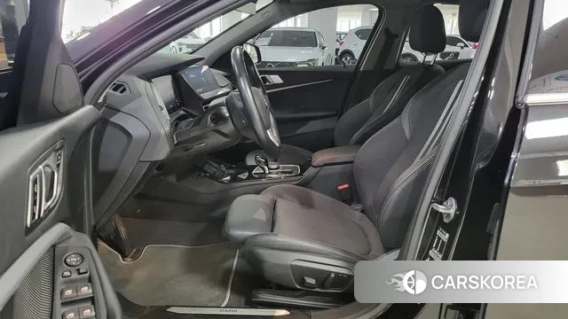 BMW 1 Series (F40) 2023 Черный из Кореи, фото 3